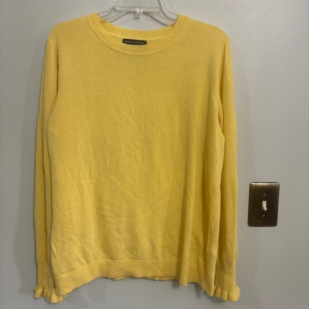 Filpucci wool Banana Republic yellow sweater with ruffled wrist extra large